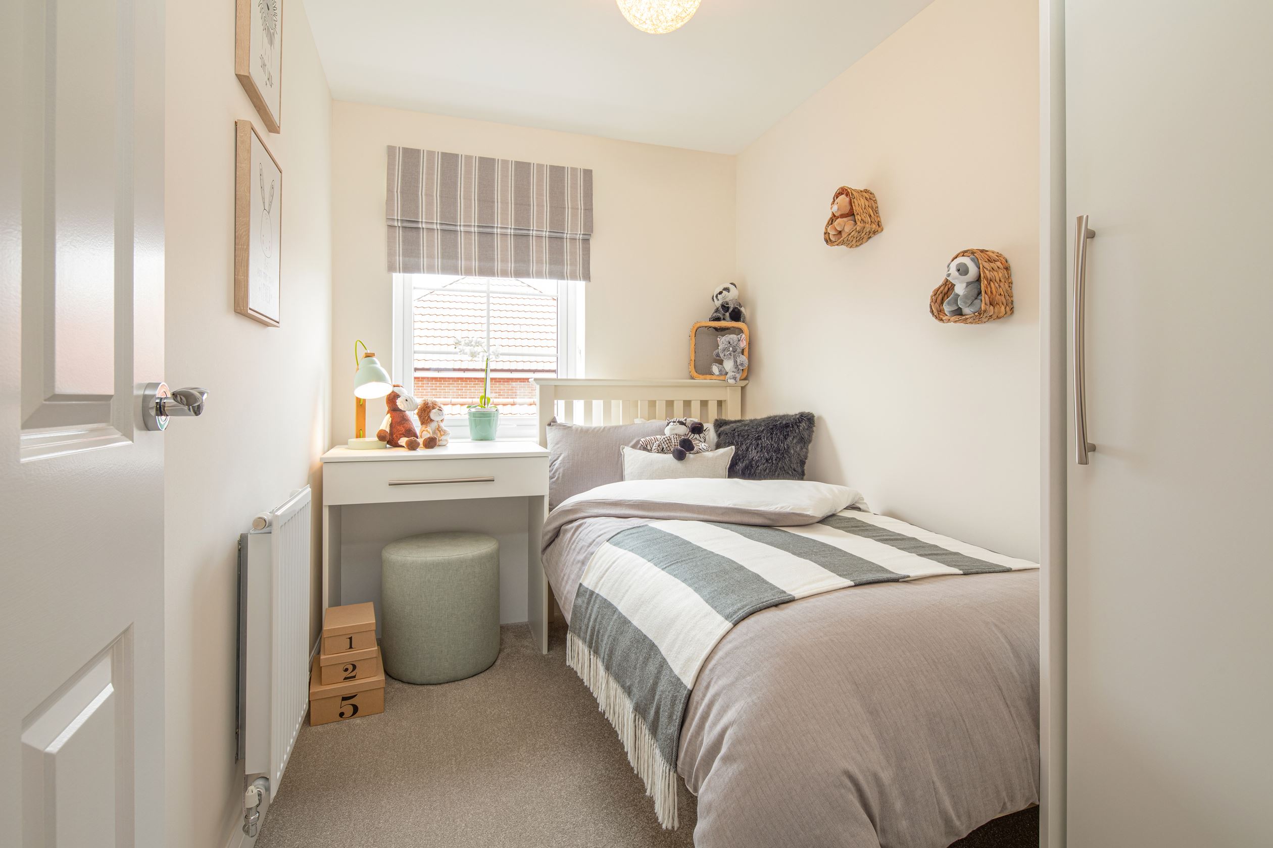 Single bedroom in the Woodcote 4 bedroom home