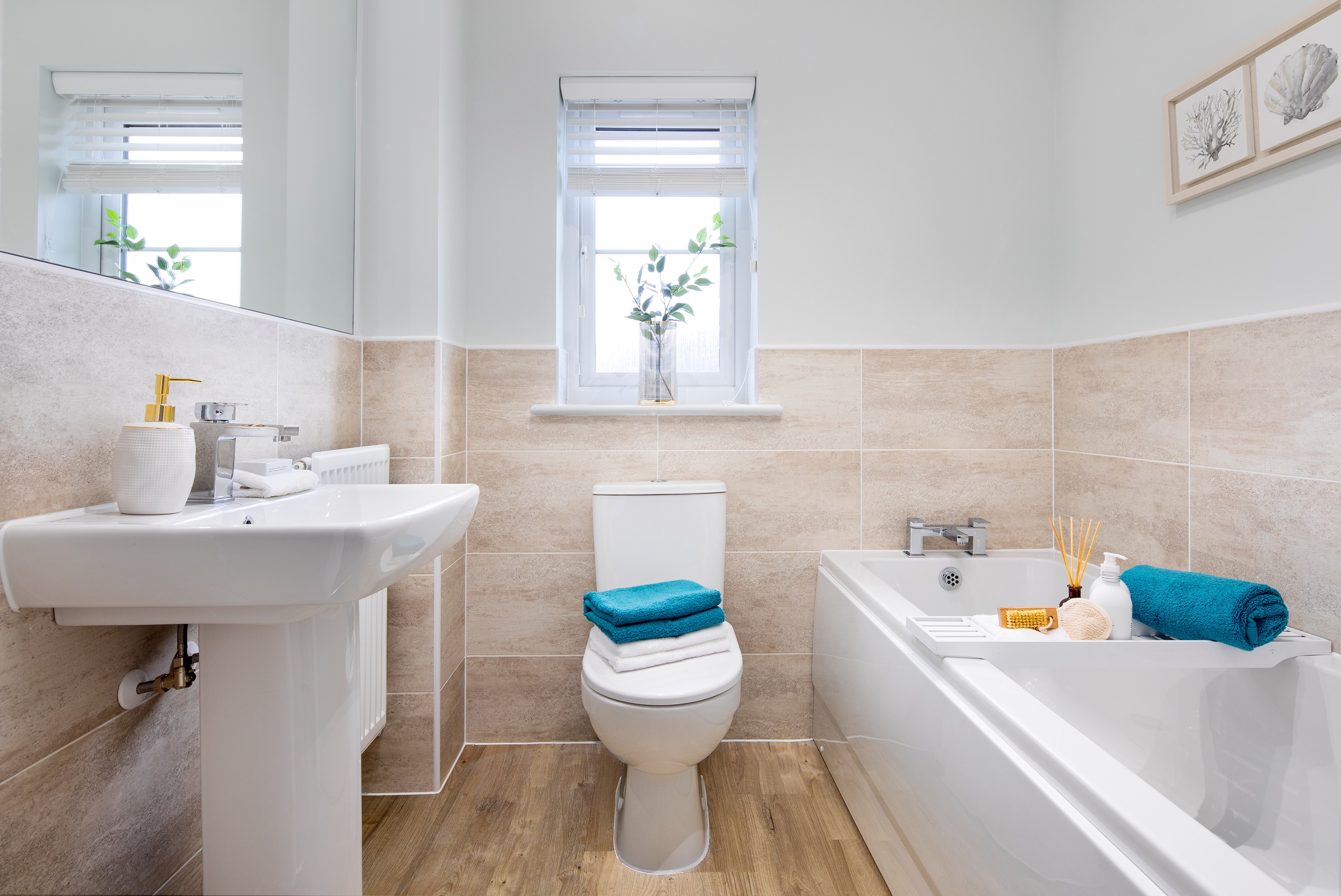 Family bathroom in the Kingsley 4 bedroom home
