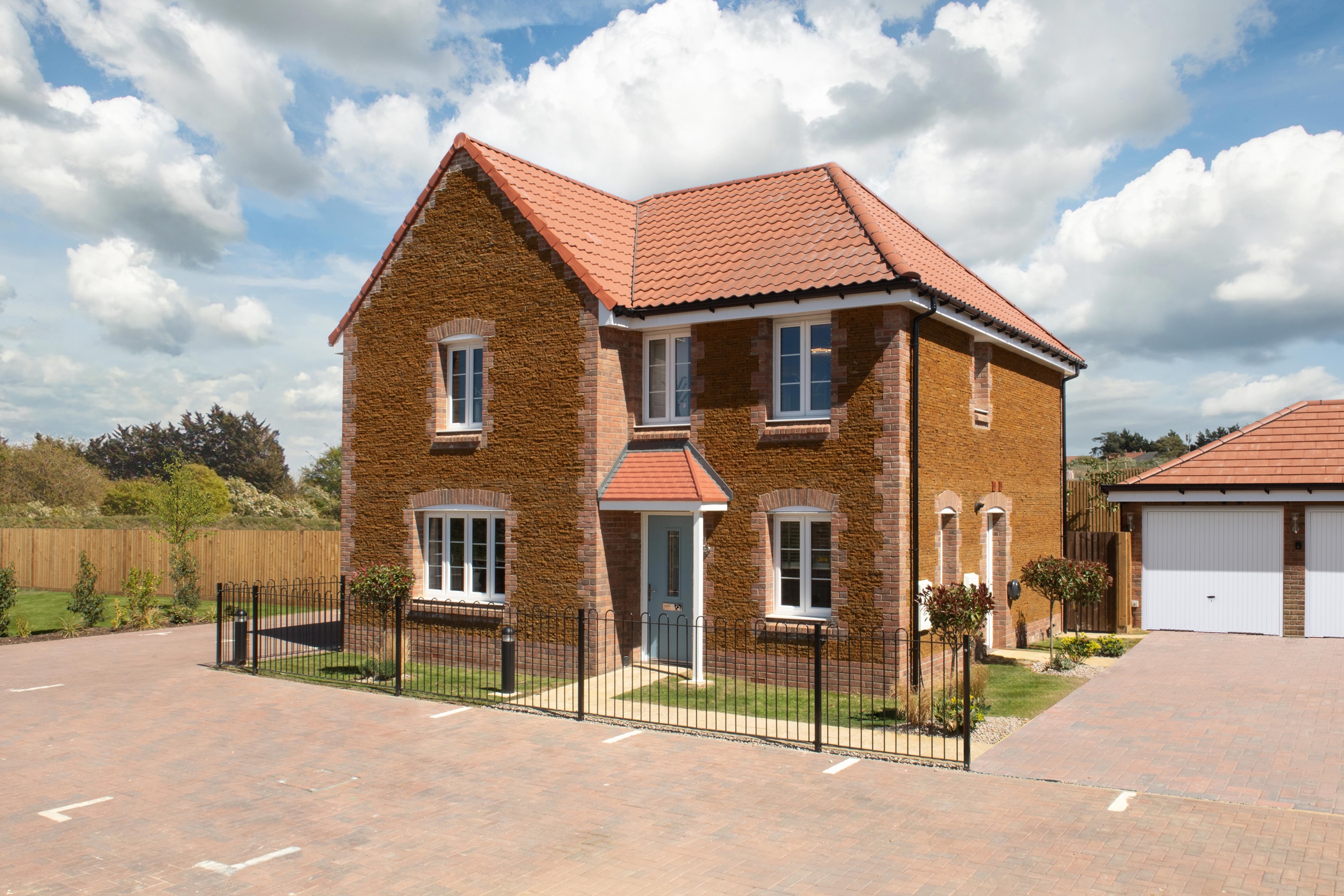 Radleigh External - Castle Reach