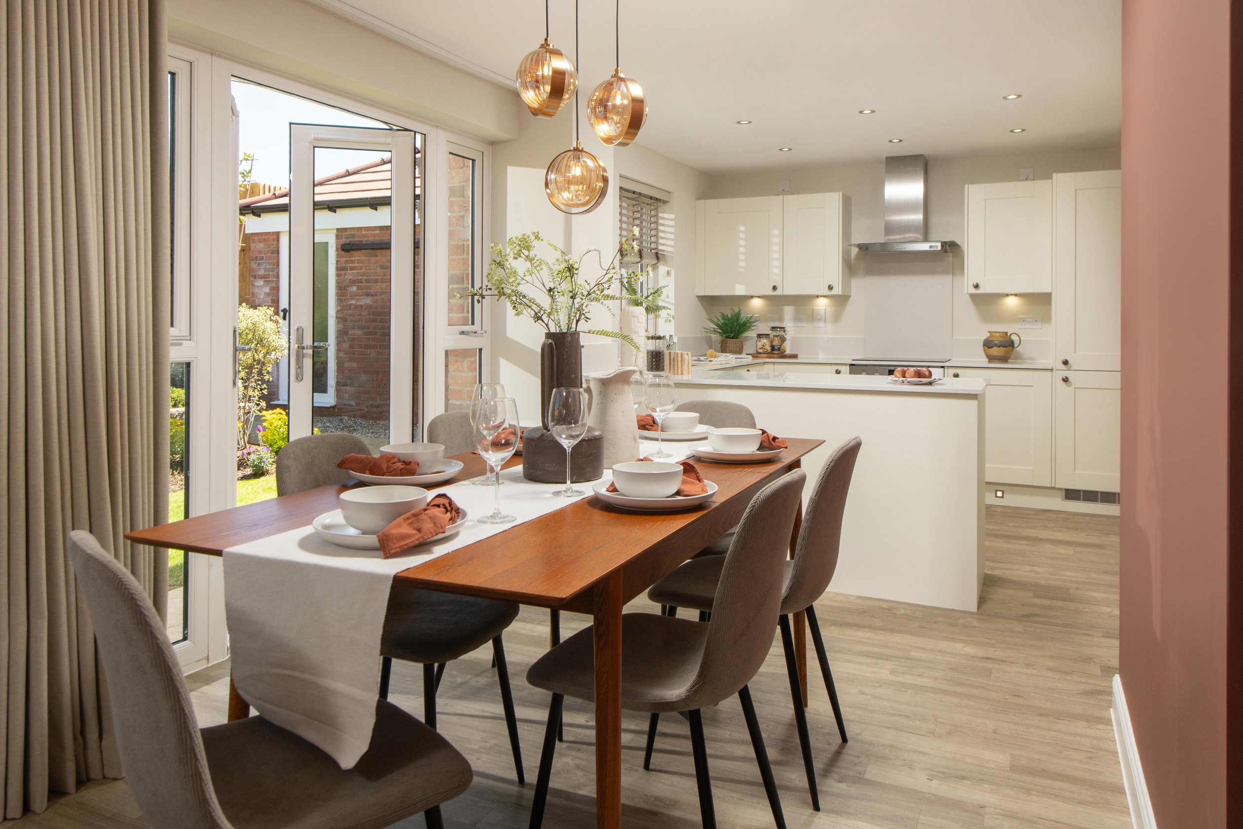 Radleigh Kitchen Diner - Castle Reach