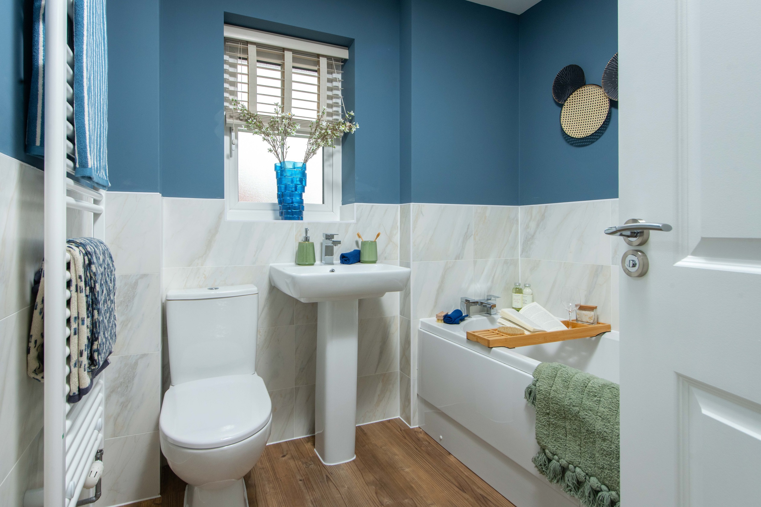 Henley Gate BAR_Langley_Bathroom