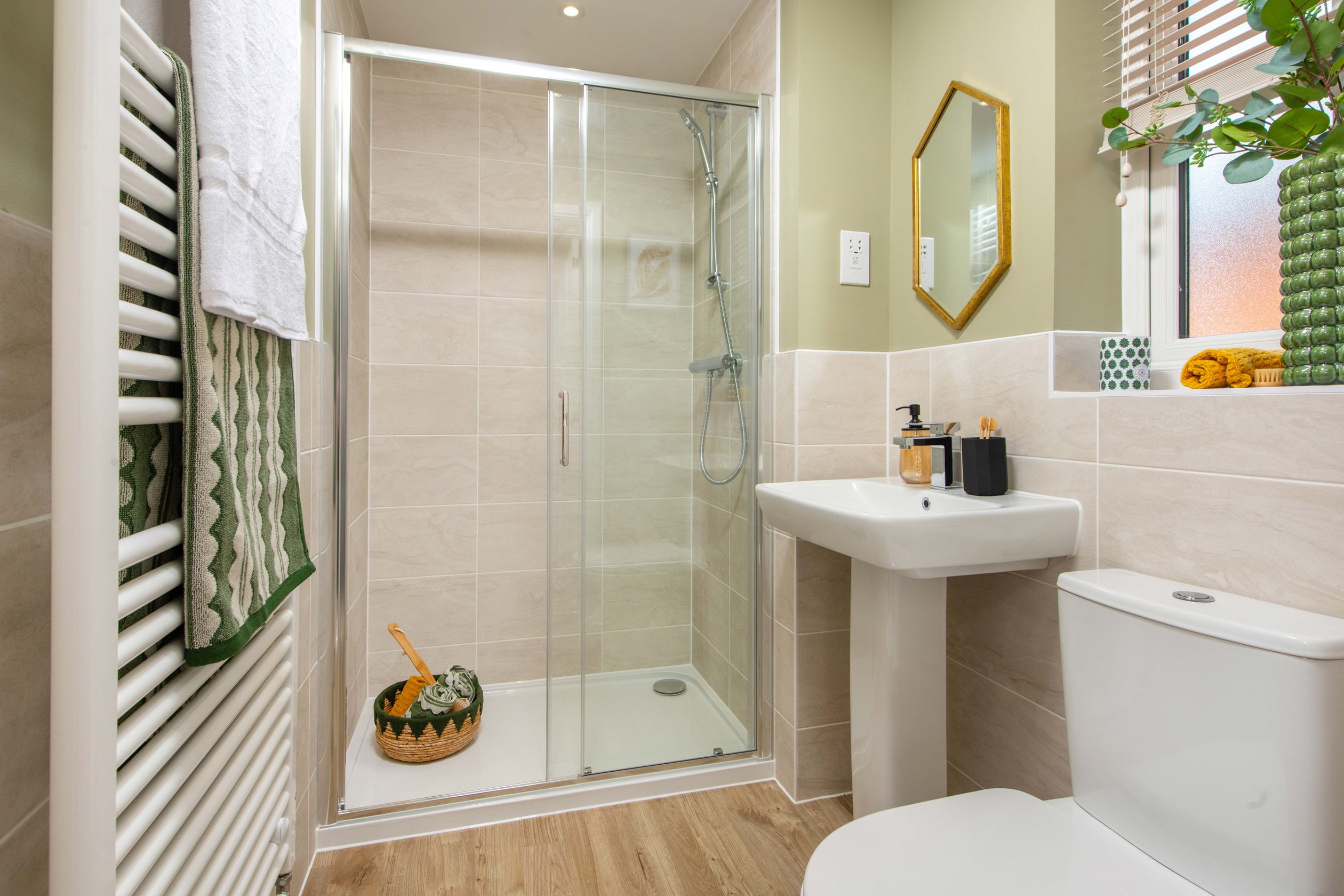 Henley Gate BAR_Mildenhall_En suite