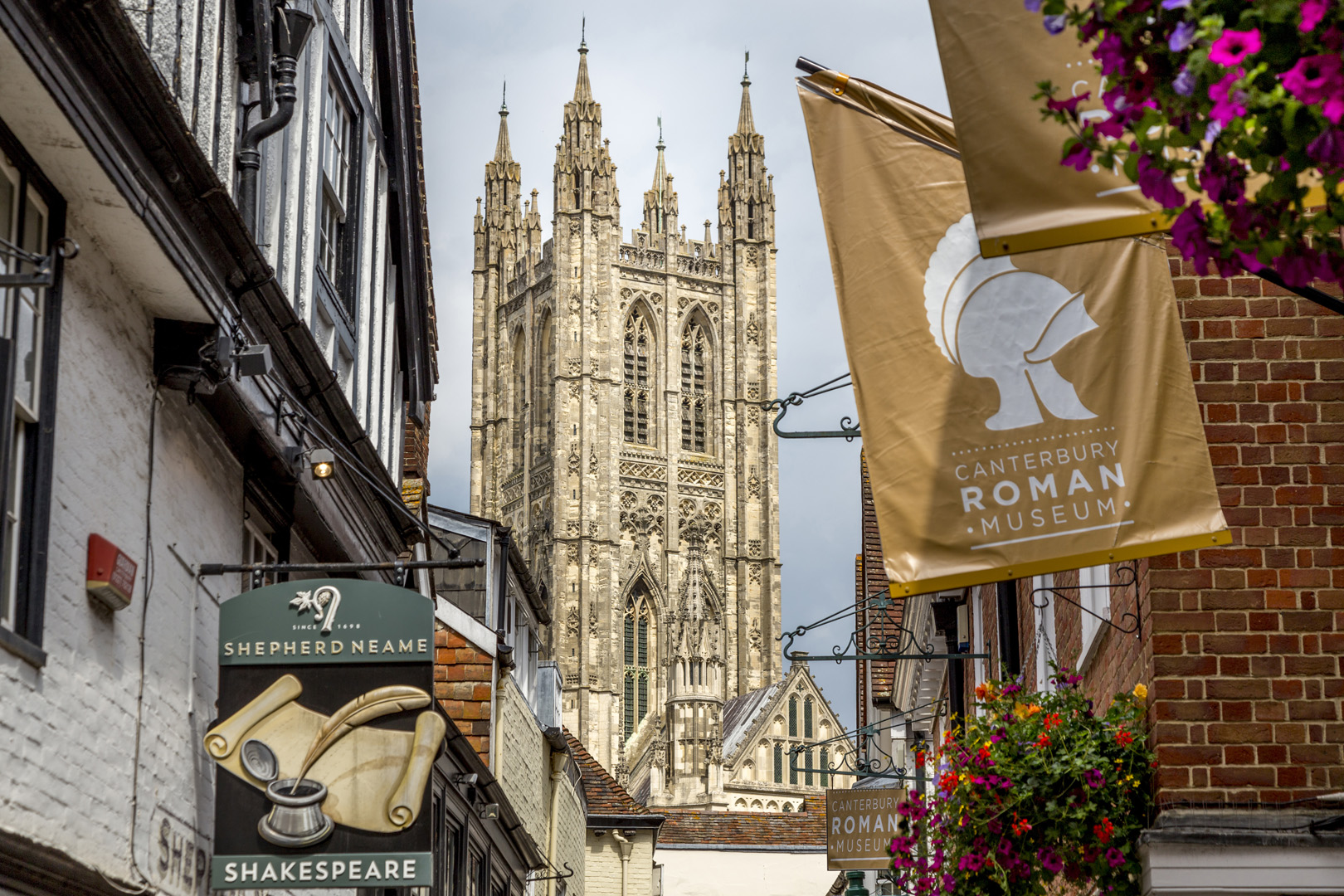 local area to the woodlands Canterbury cathedral