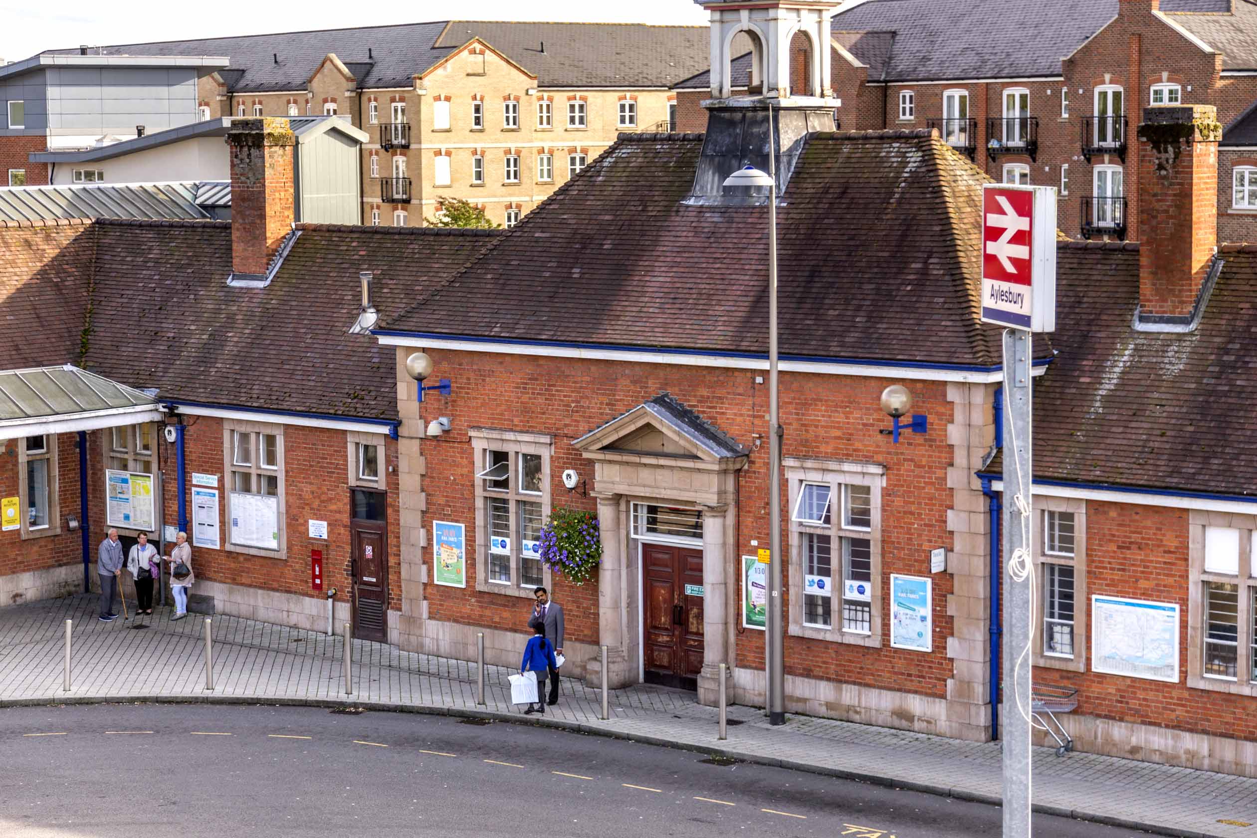 Aylesbury train station Location h762201, h762101, h763401,h763501