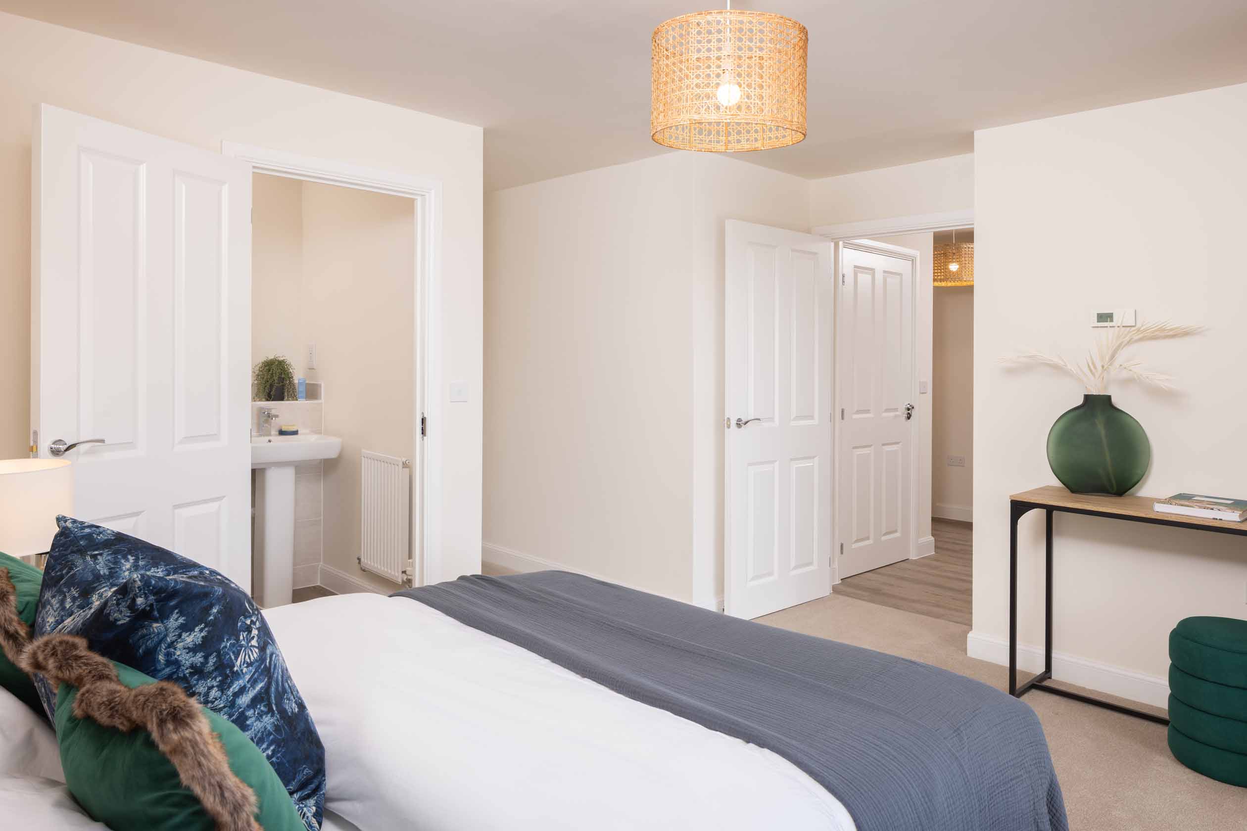 Marsworth House Main bedroom apartment 