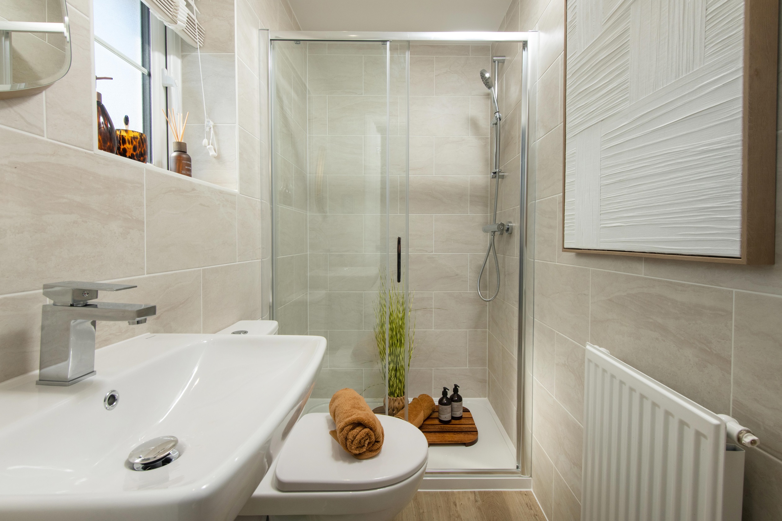 Internal image of the Alderney en suite