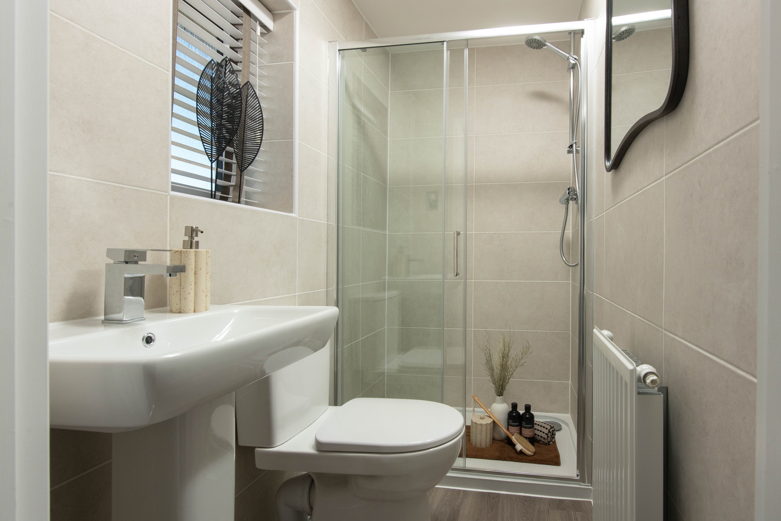 Internal image of the en suite in the Alderney 4 bedroom home 