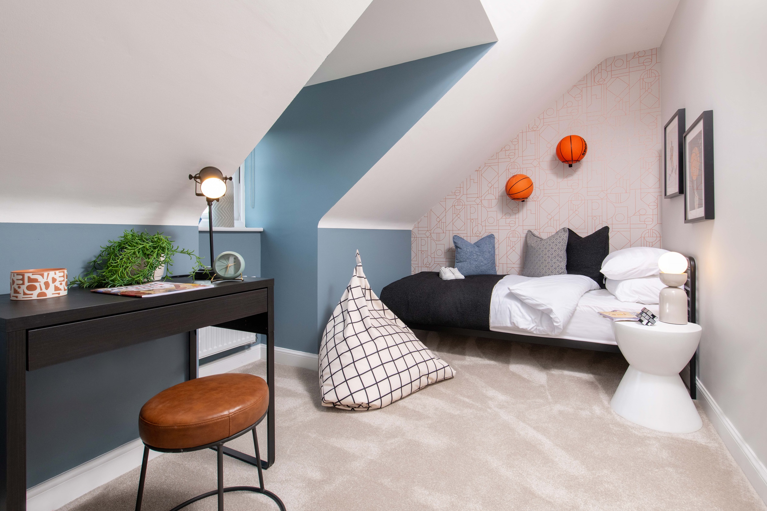 internal image of the kingsville single bedroom 