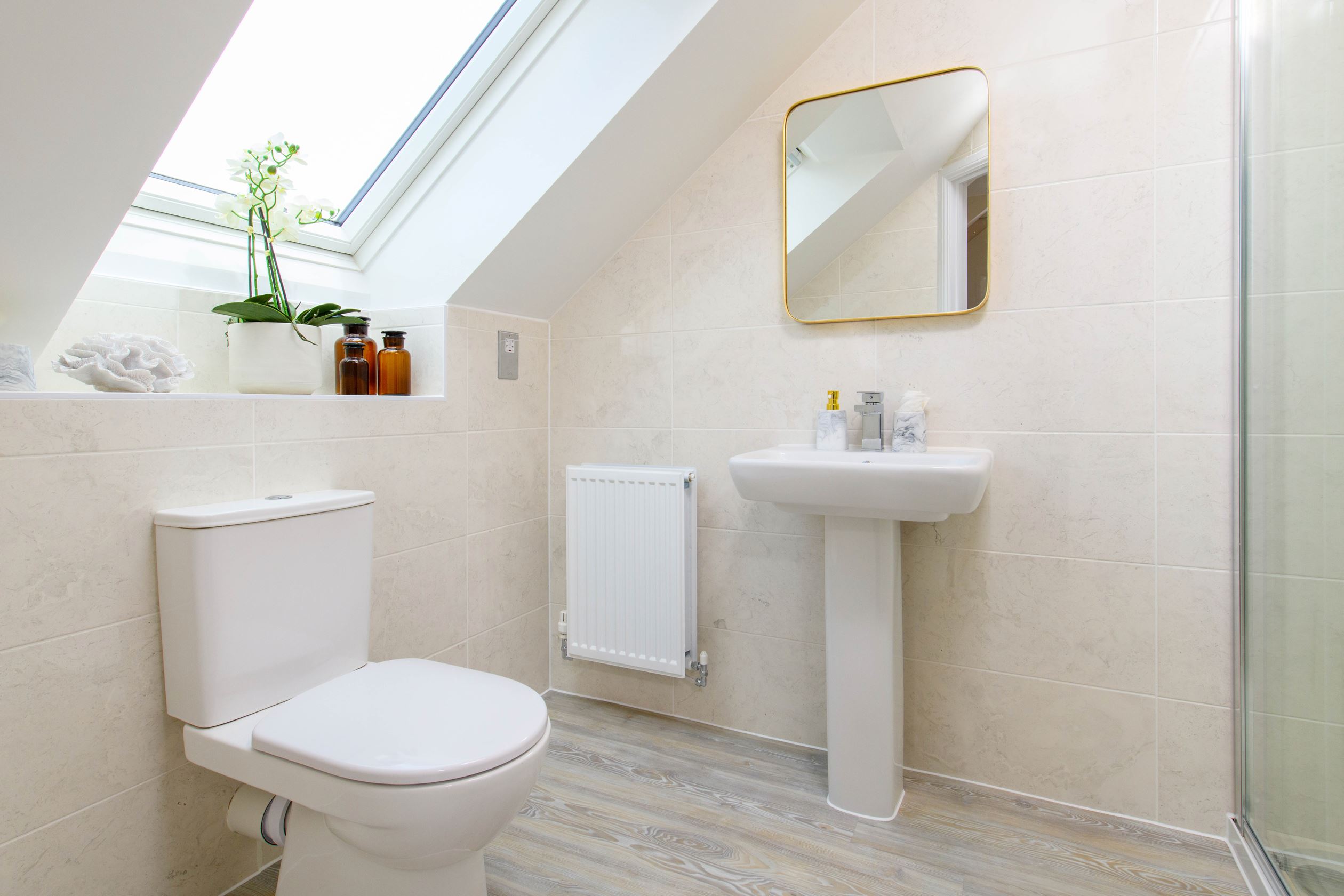 norbury en suite from the main bedroom 