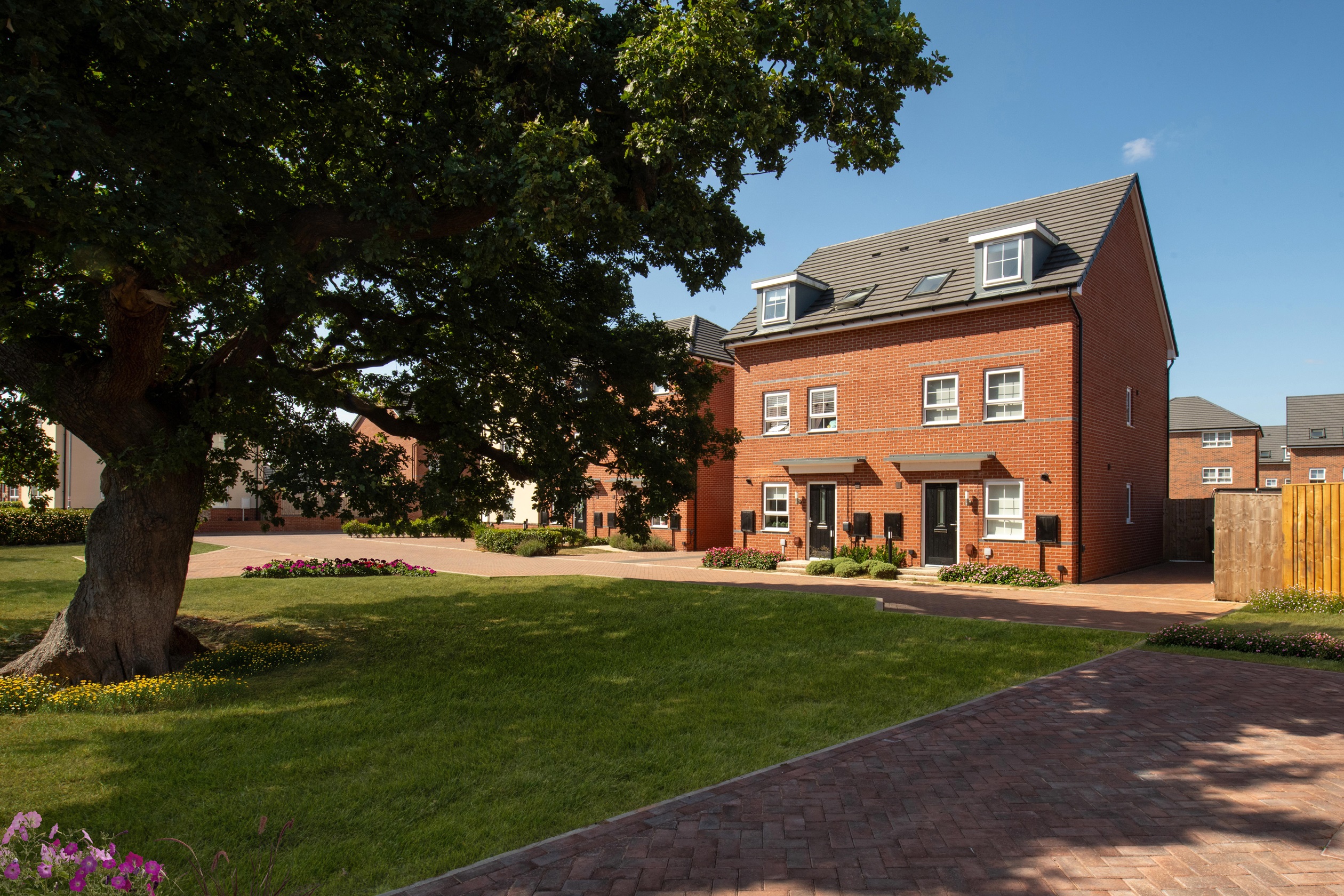 External Barratt Homes street scene at Waterside