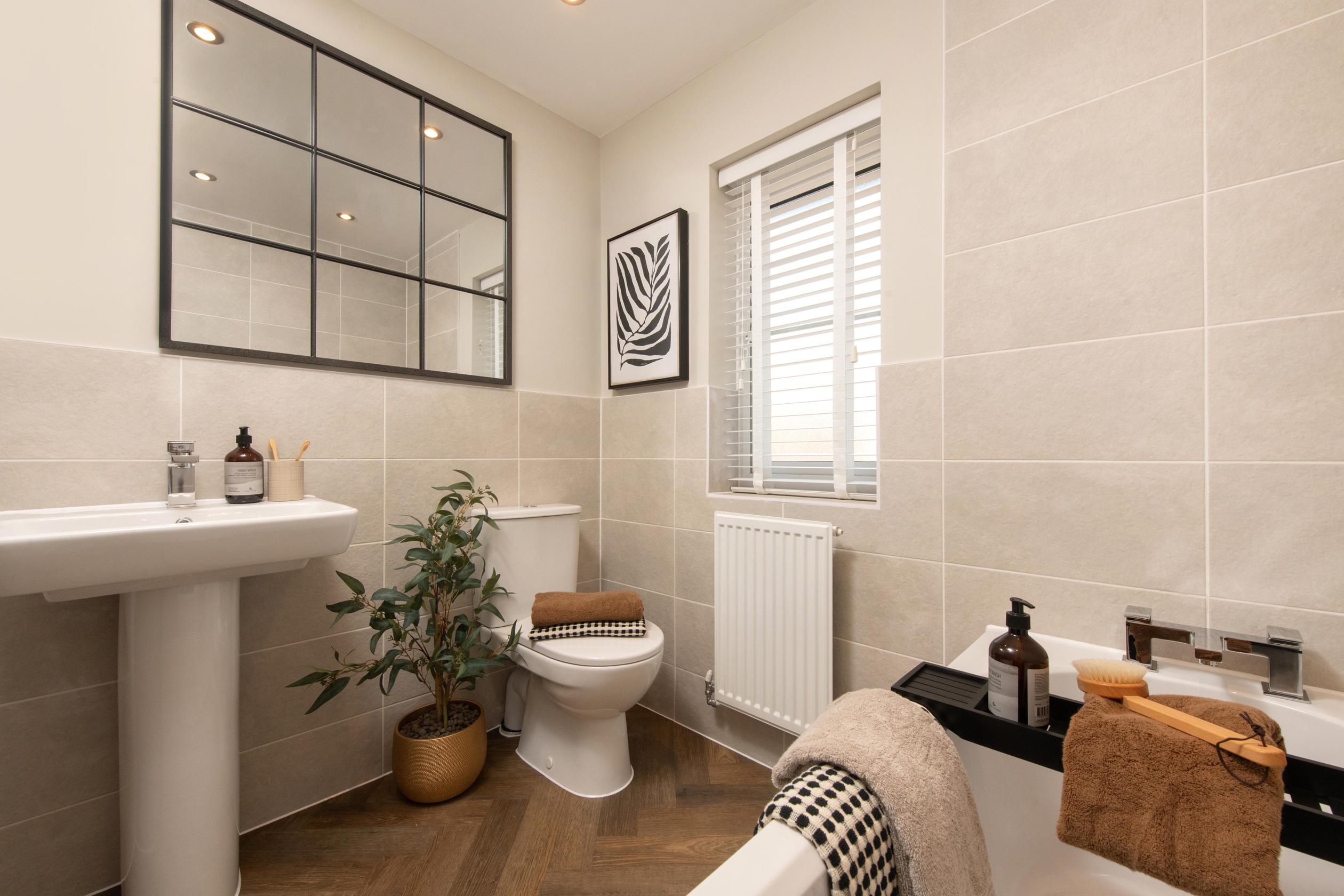 Ashbourne Airfield Radleigh bathroom