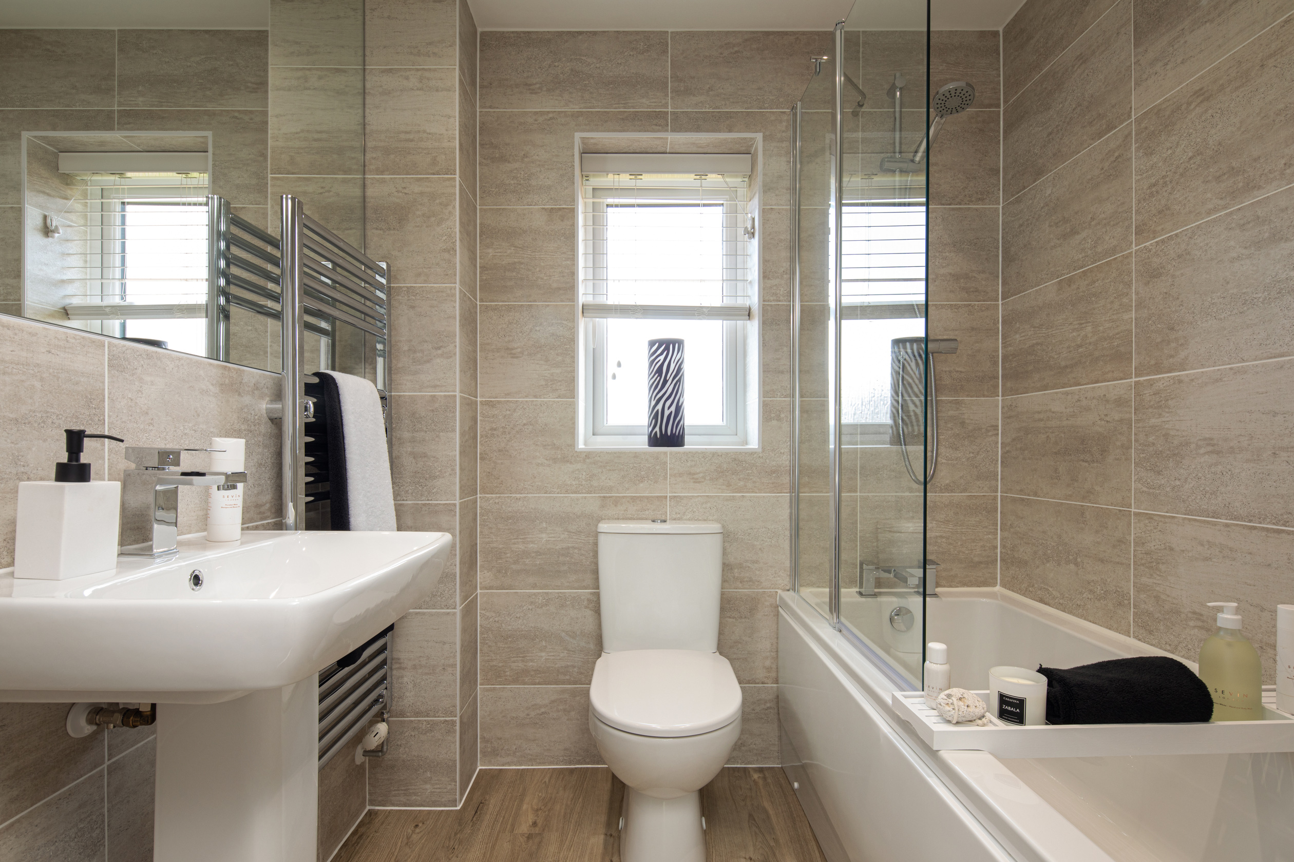 Maidstone bathroom 3 bed @ Forest Grove