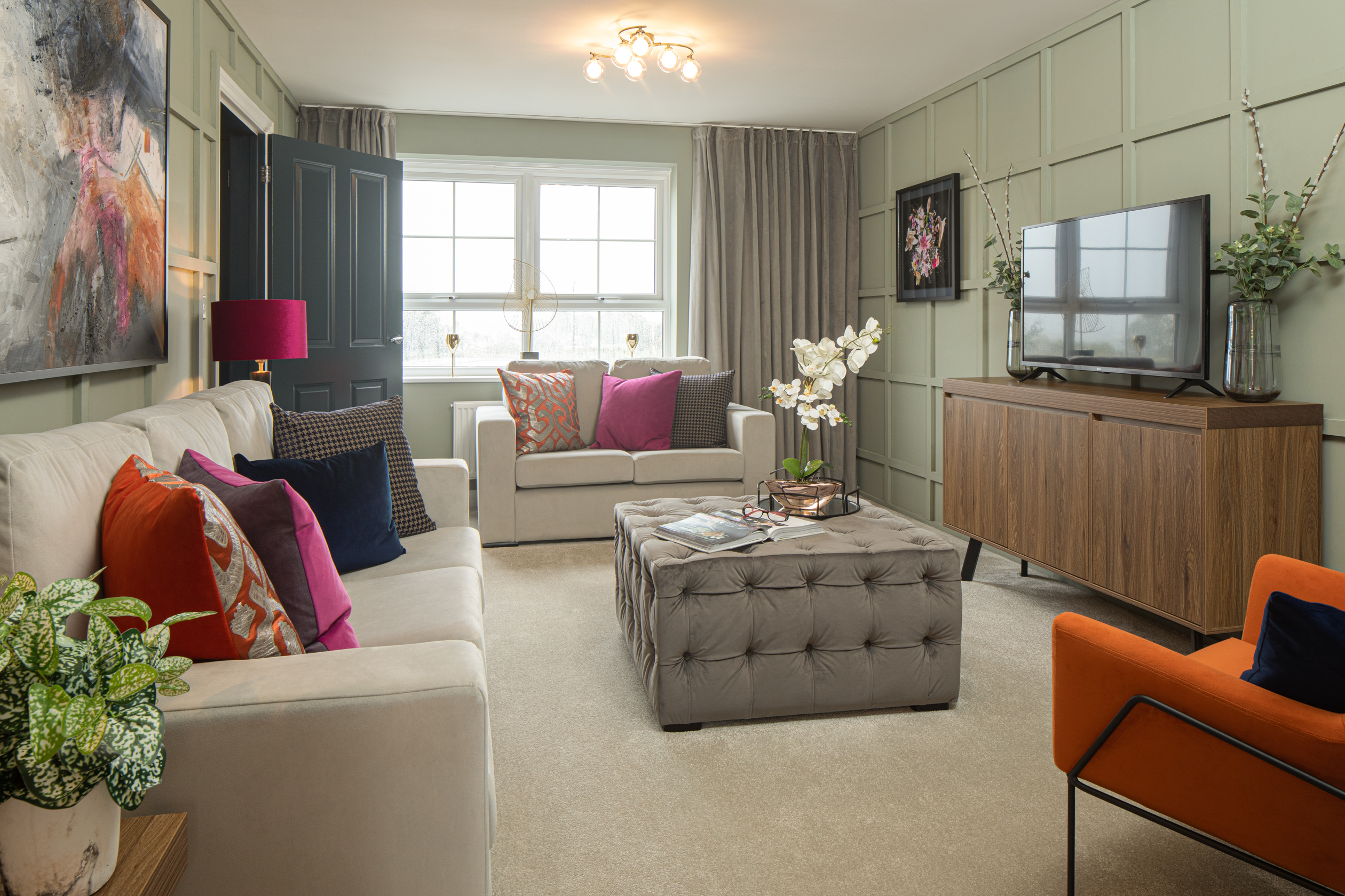 Radleigh lounge 4 bed home