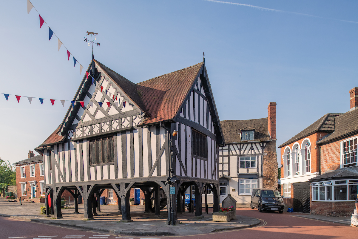Newent town Merlin Gate barratt homes