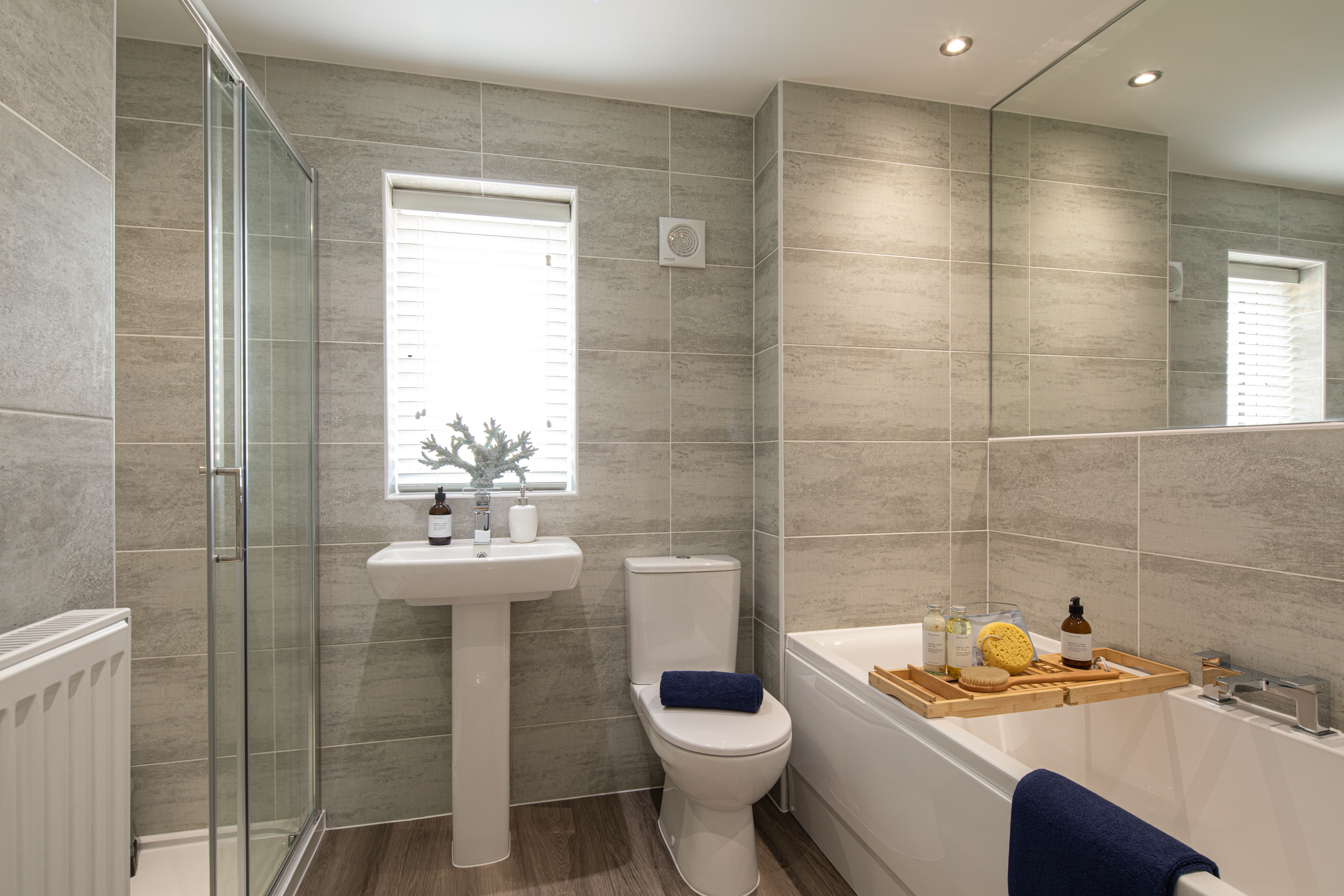 Lamberton 5 bed family bathroom