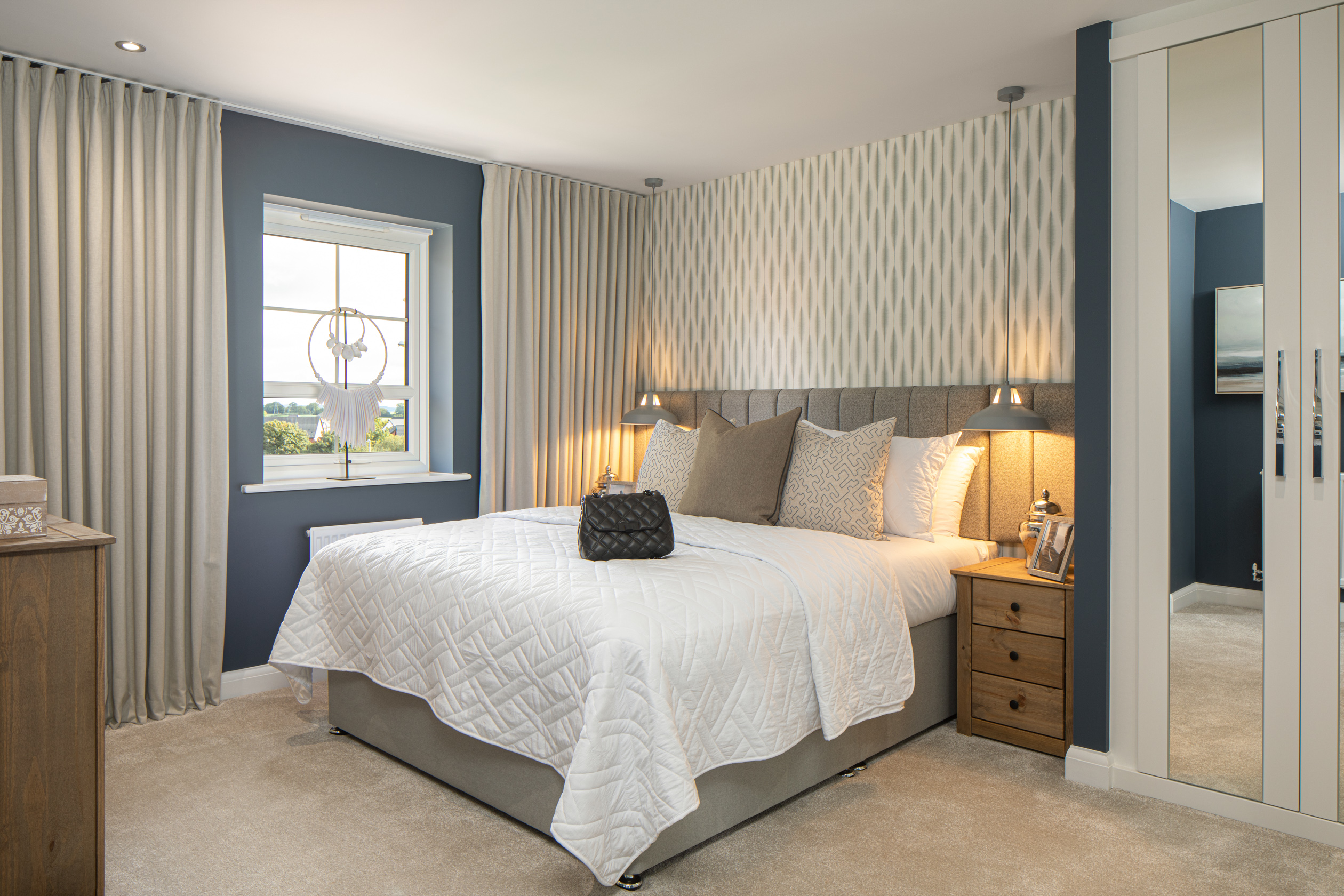 Lamberton 5 bed main bedroom