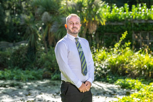 Sales Adviser Jon
