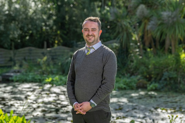 Sales Adviser Rob