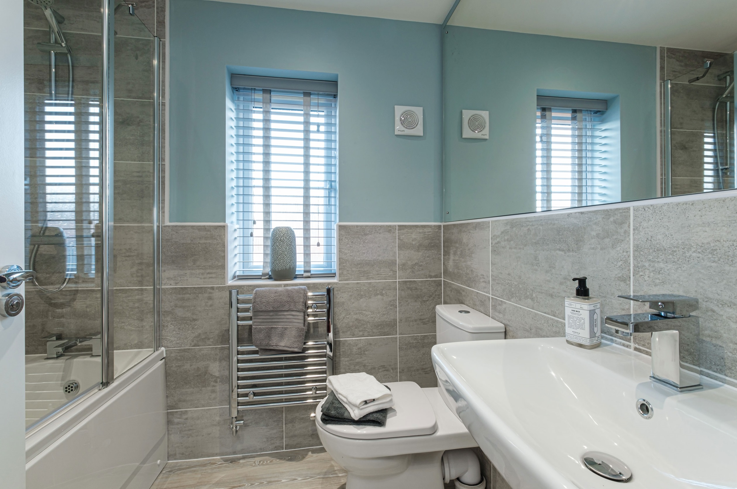 Interior image of the bathroom in our 4 bed Radleigh home