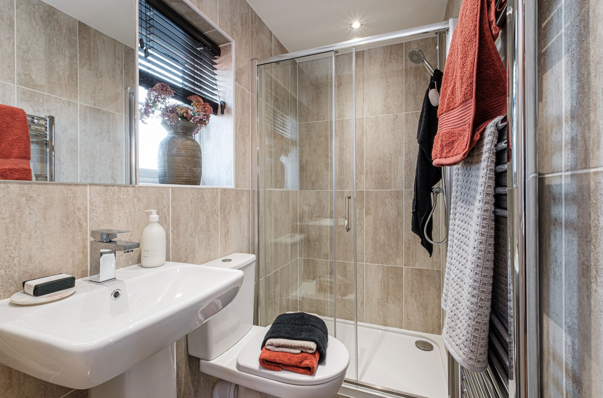 Interior view of the en suite in our 4 bed Alderney home