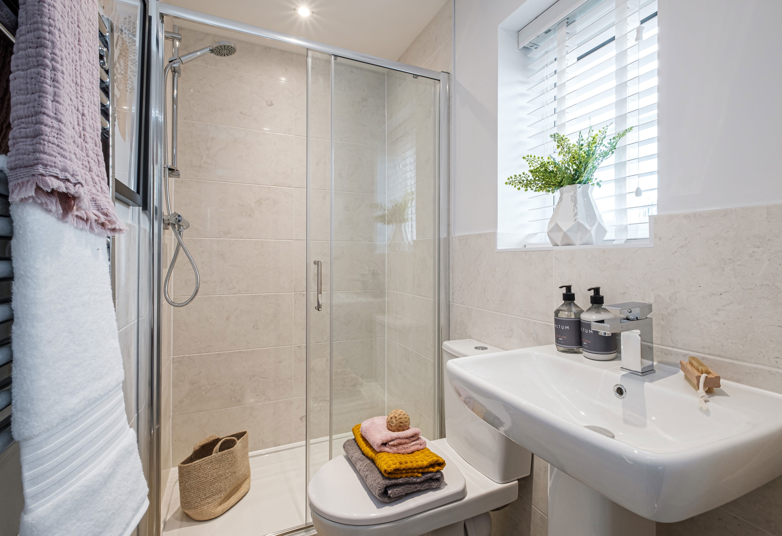 Interior view of the en suite in our 4 bed Alderney home