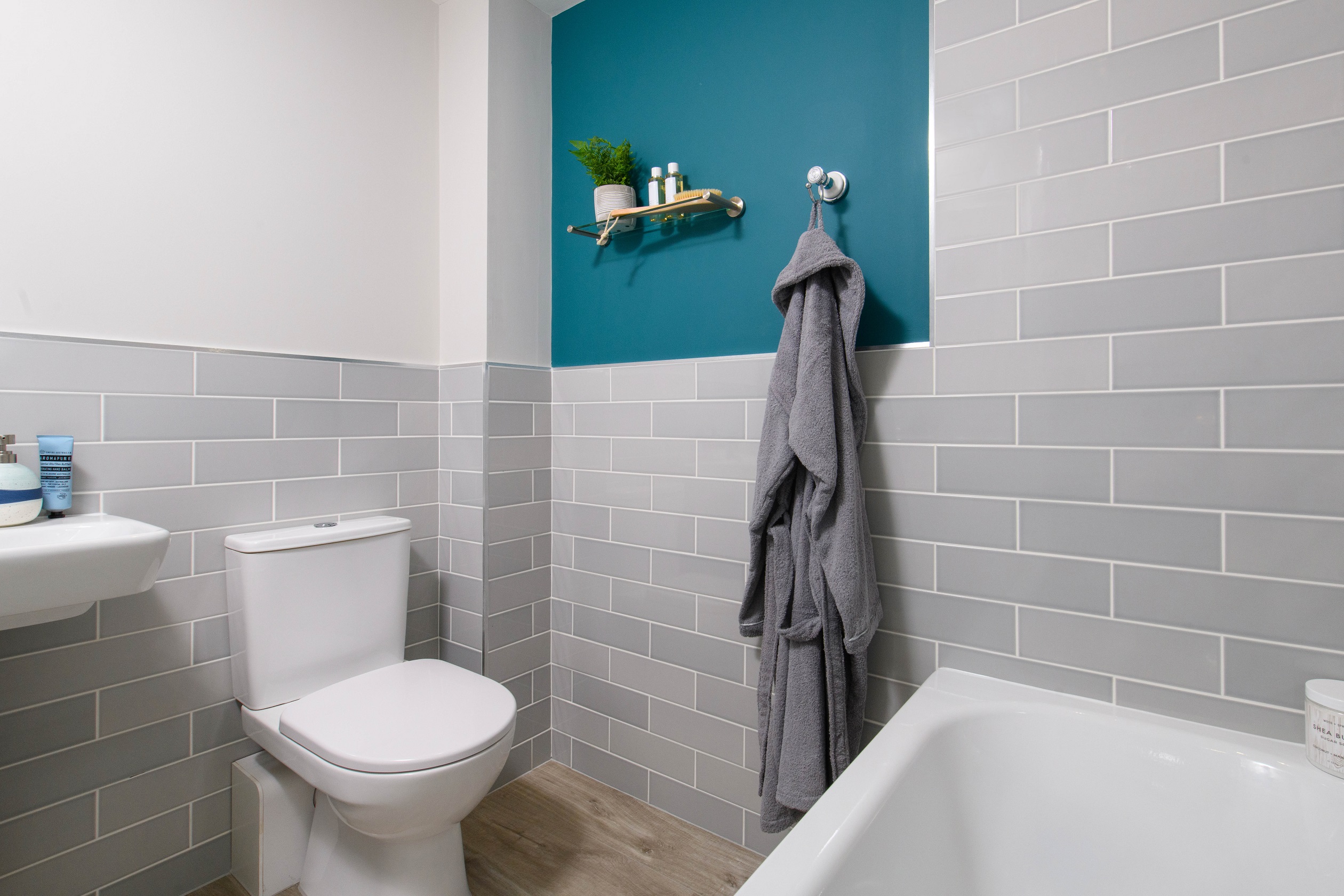 Alderney main bathroom