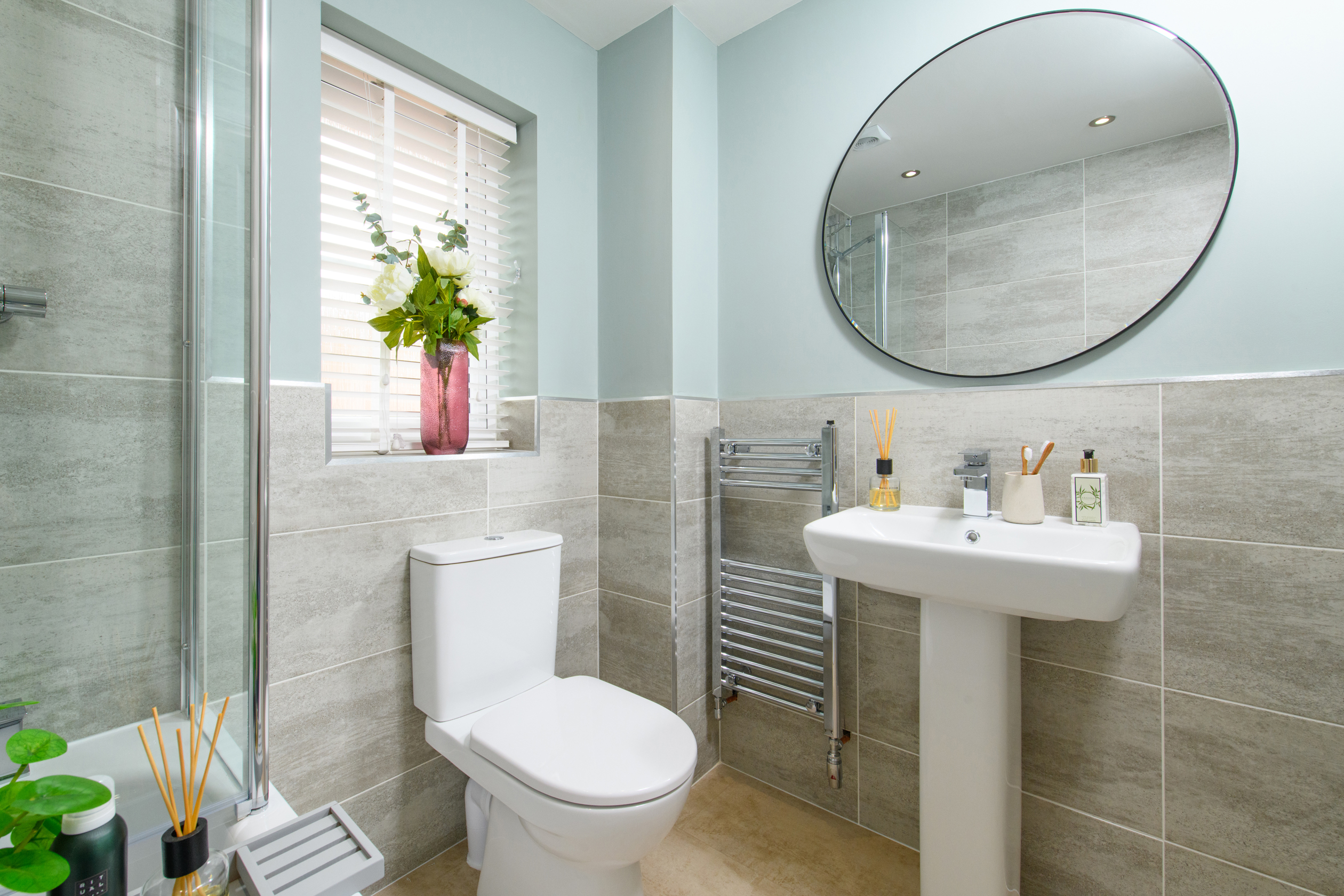 Inside view 4 bedroom Kinglsey main bathroom