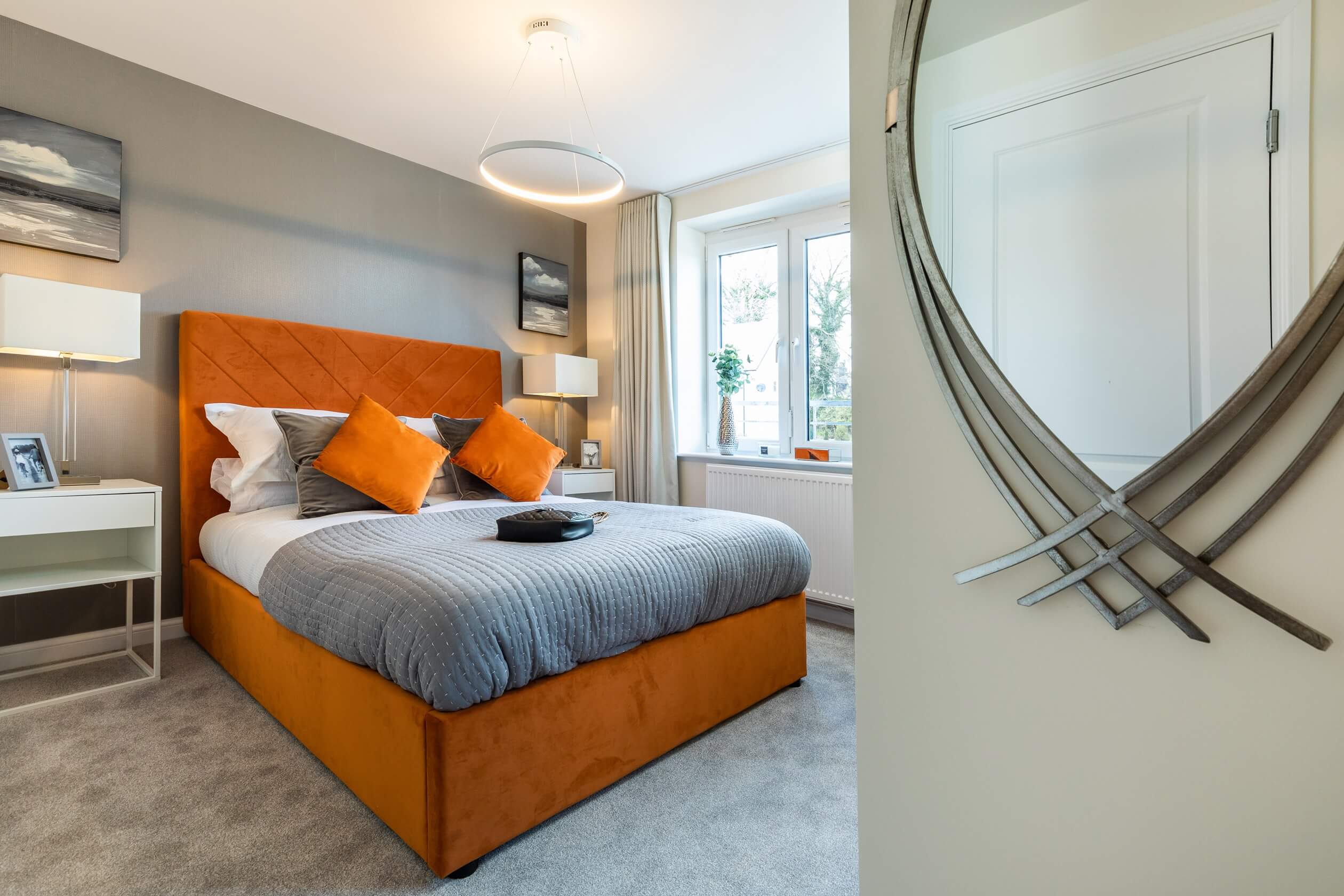 Forbes Apartment - Main bedroom