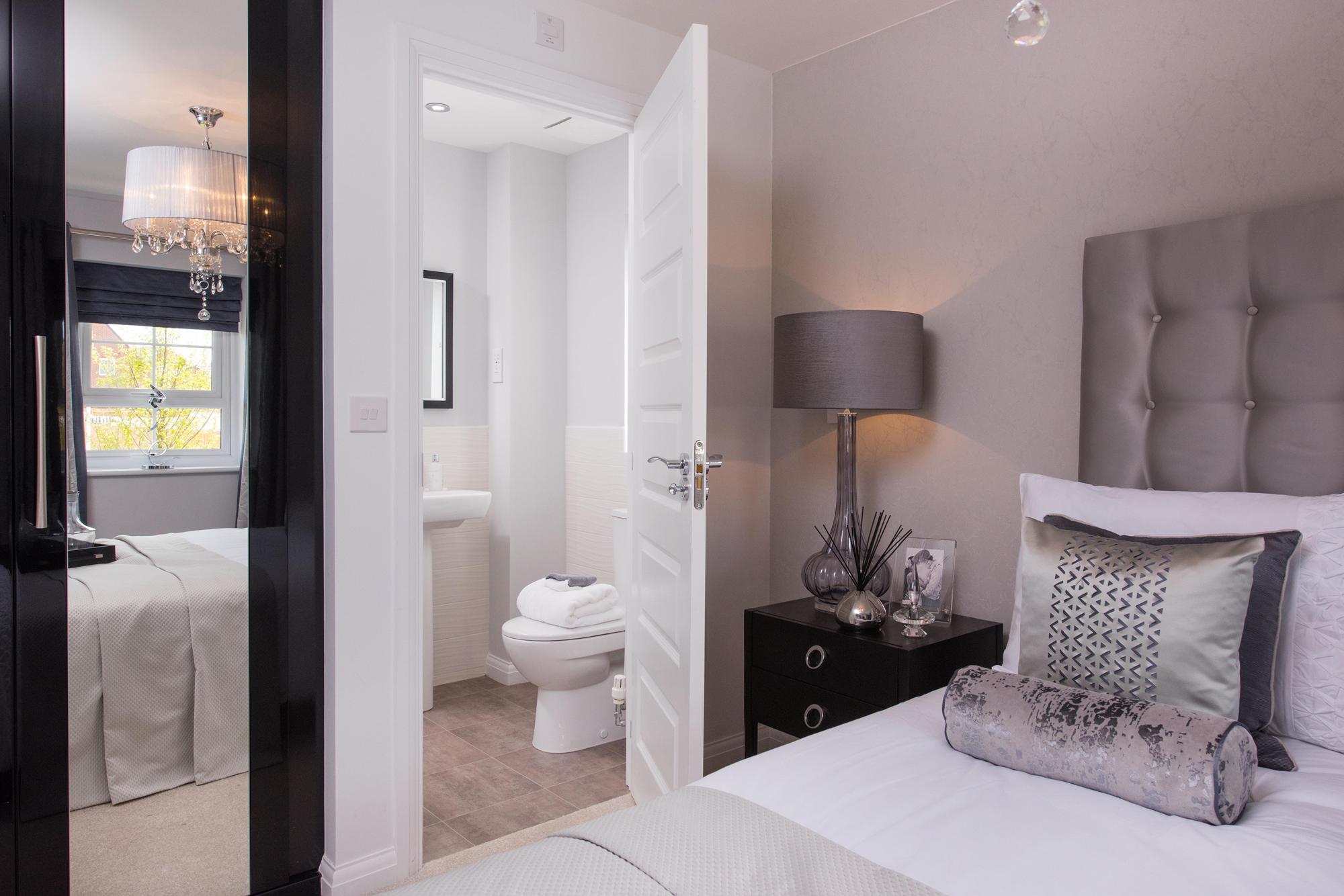 Double bedroom with en suite inside The Maidstone