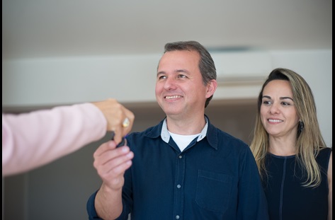 happy couple receiving the keys