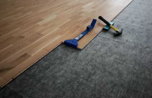 Laying down a laminated wooden floor