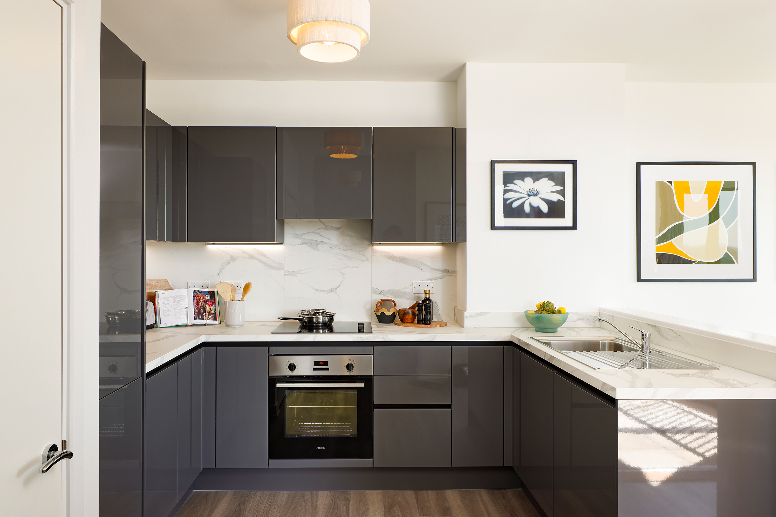 Straight-on kitchen photograph