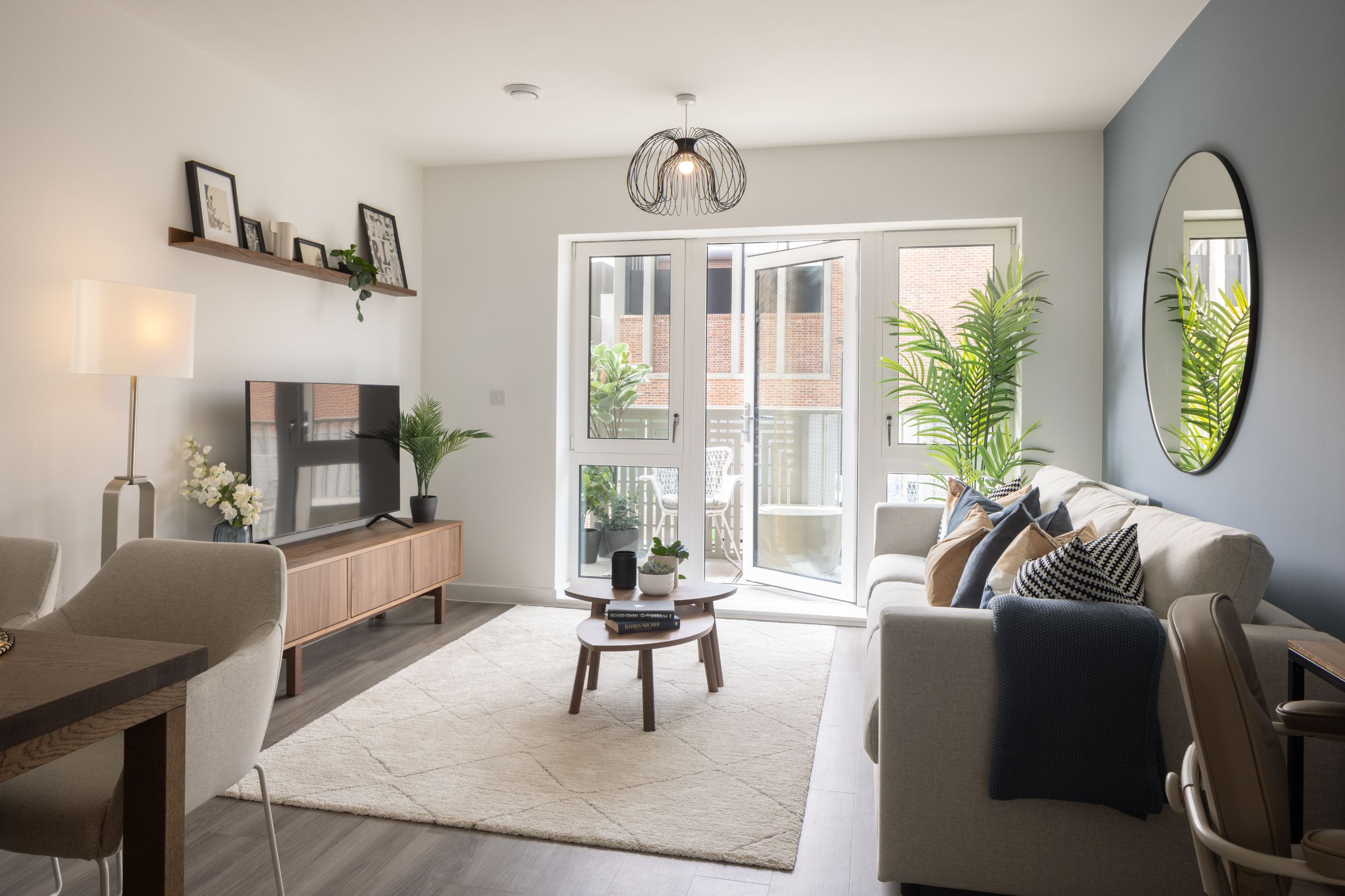 SHOW APARTMENT LOUNGE