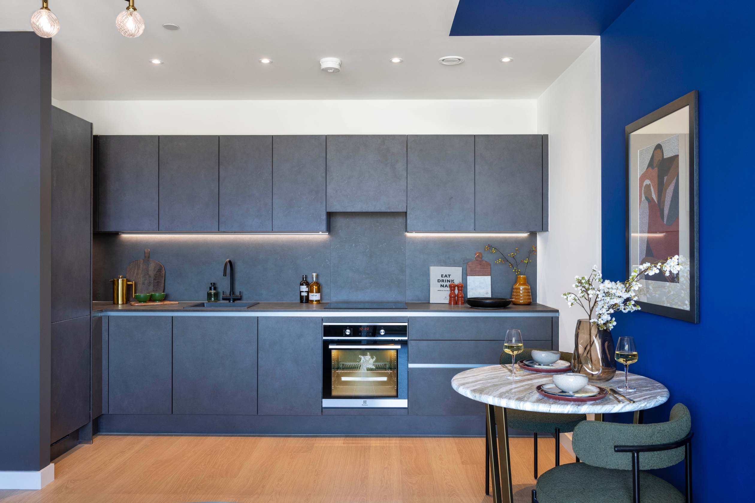 Avedon Apartments - Dark stone kitchen