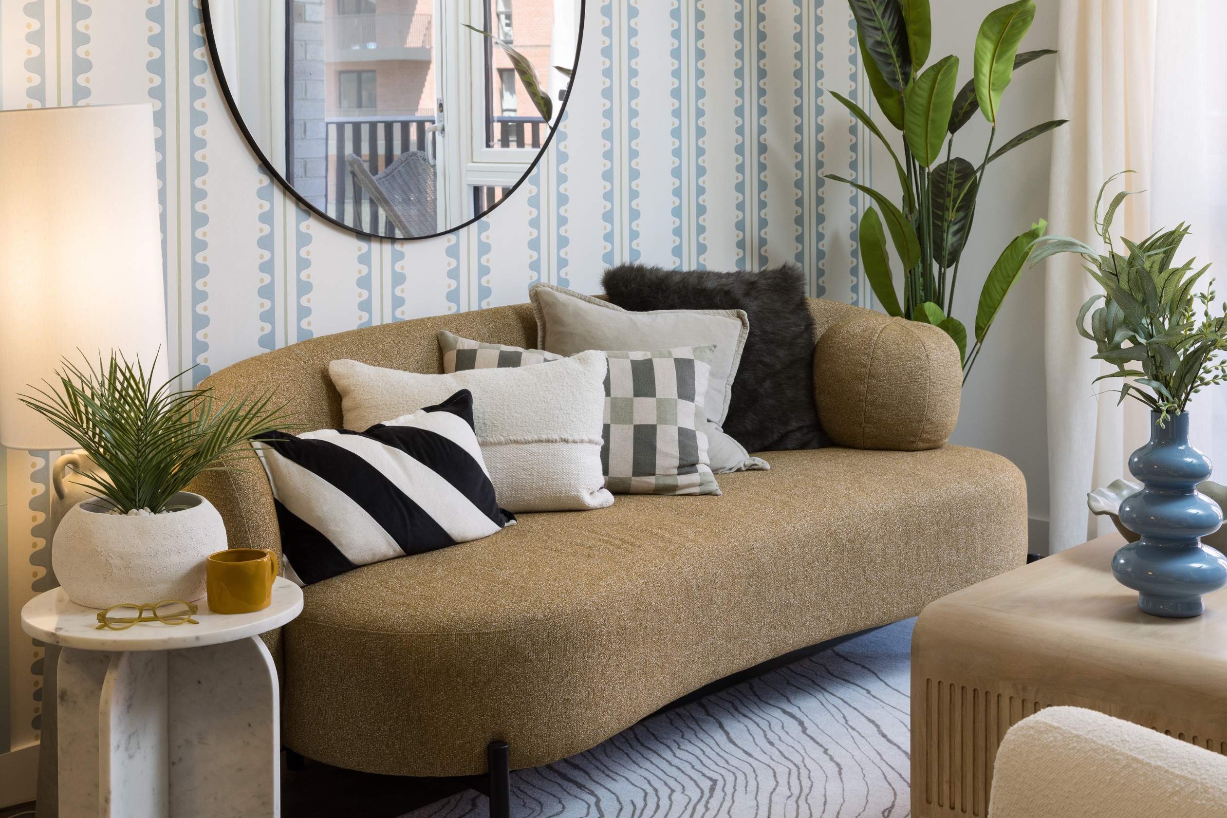 Menier Apartments - 2-bedroom lounge