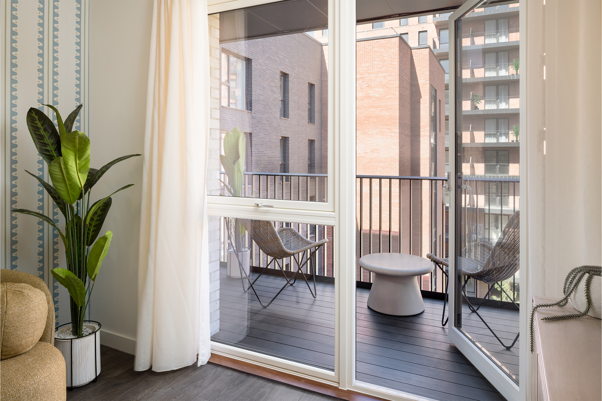 Menier Apartments - Balcony