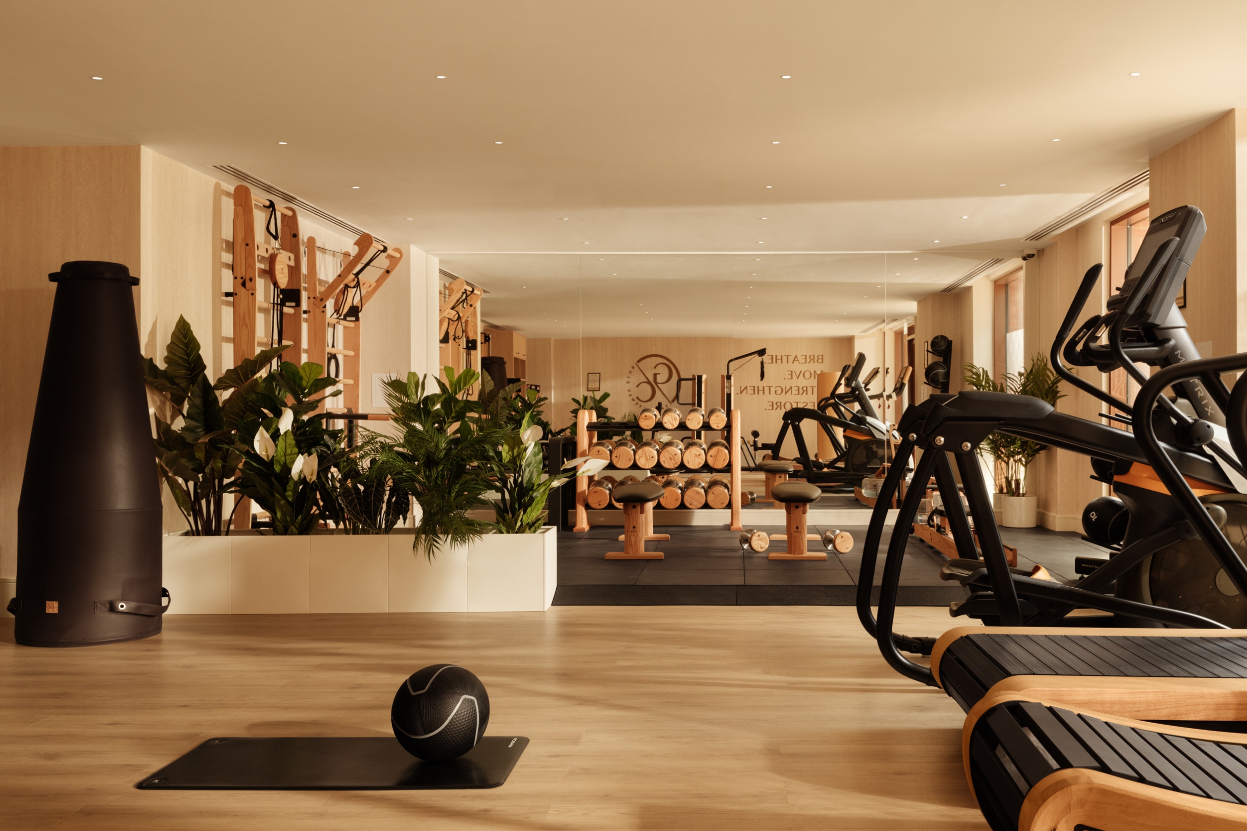 Royal Gateway - Amenities